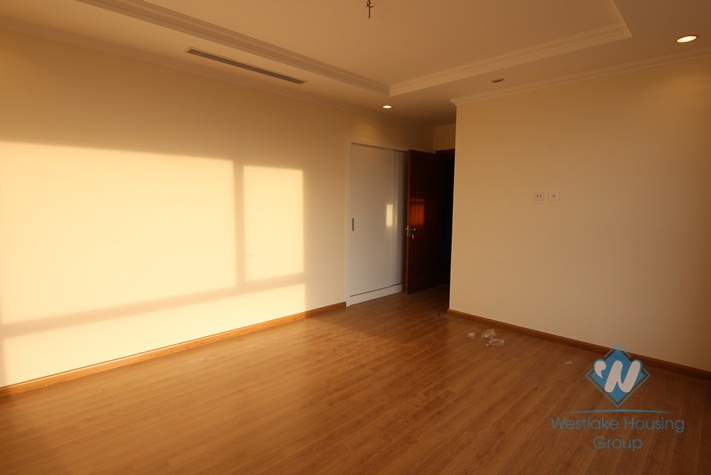 Unfurnished  apartment for rent in Vinhomes Nguyen Chi Thanh, Dong Da district, Ha Noi